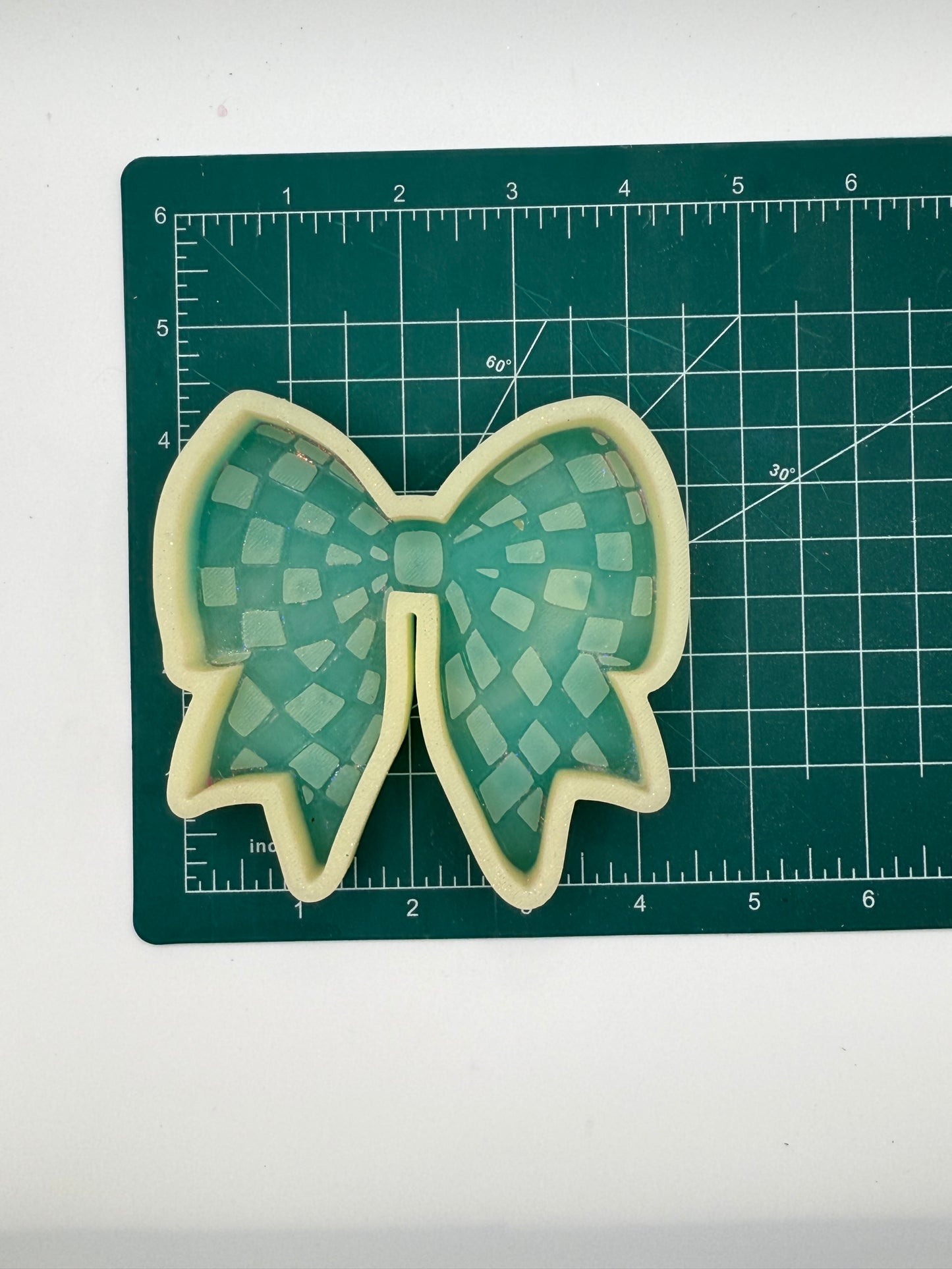 Checkered Bow Freshie Mold