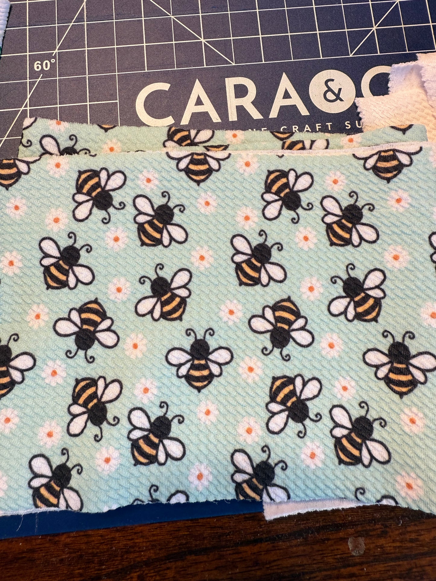 Aqua with Bees | Freshie Bows